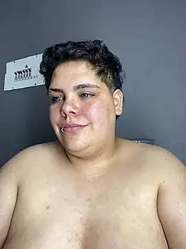Hailey_Curvy