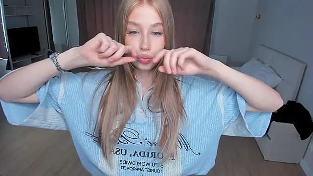 JunieAmert webcam