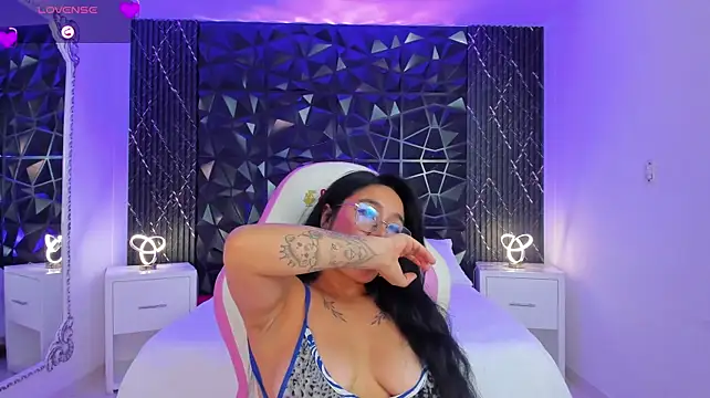 AnaiaClarck live cam on StripChat