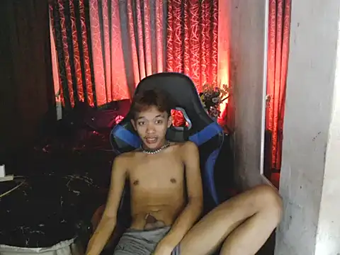 innocentfucker (M twink) - get naked!
