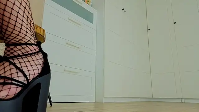 alice_charm_ (F young) - make me wetter