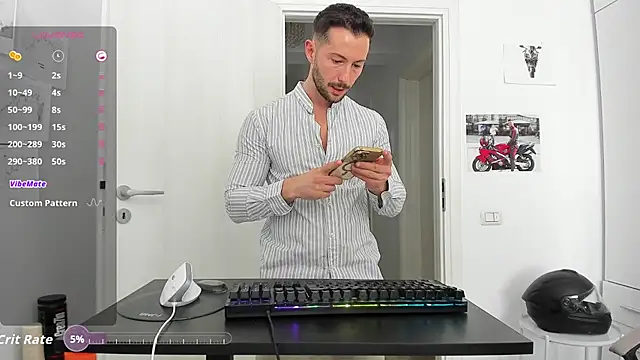 ZackFraser live cam on StripChat
