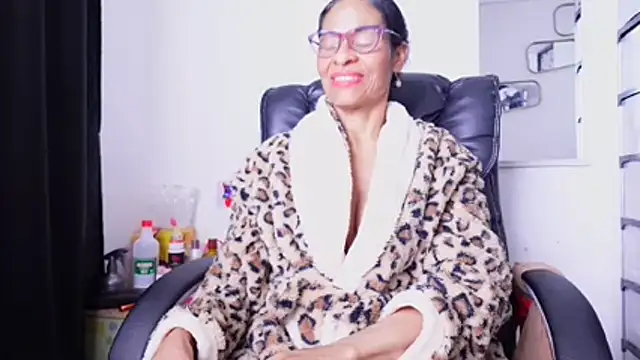 Aries_Mature webcam
