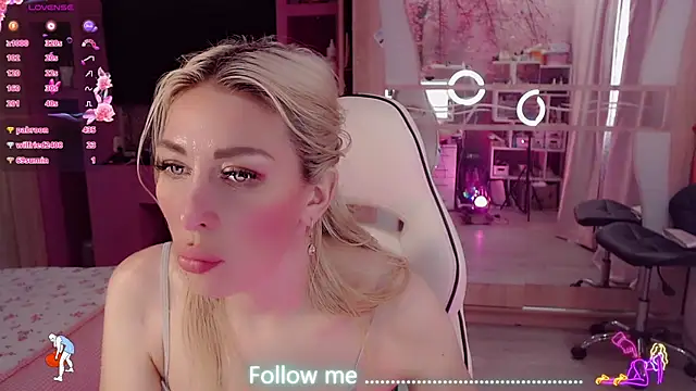 AnnieGOld_ live cam on StripChat