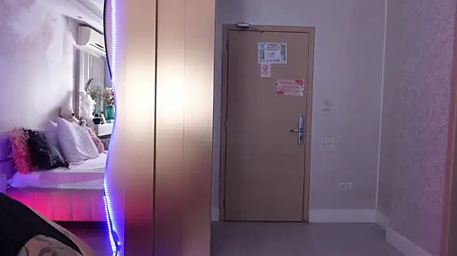 JullyBlair webcam