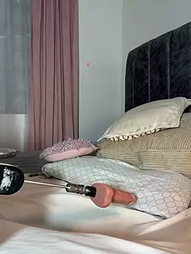 Bella045 webcam