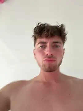 kevin-vk (M twink) - T-Shirt ausziehen