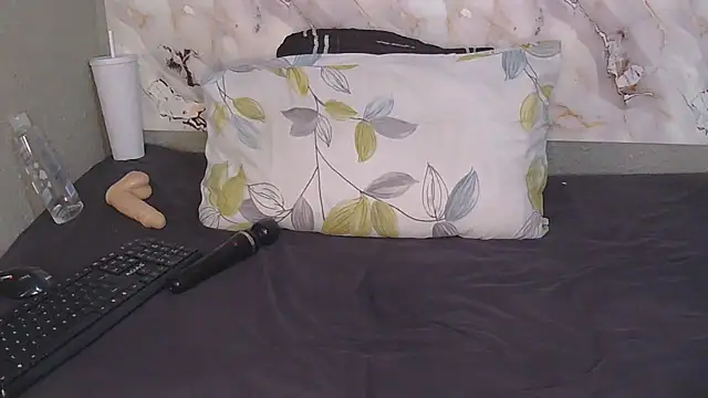 BadBitchSlender webcam