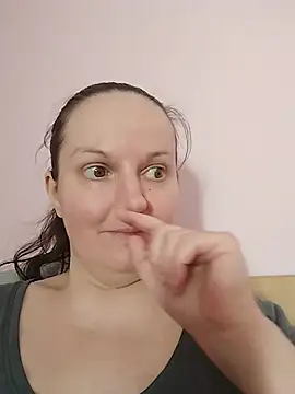 BustyLadyAlma webcam