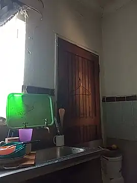 sluttylaura21 webcam