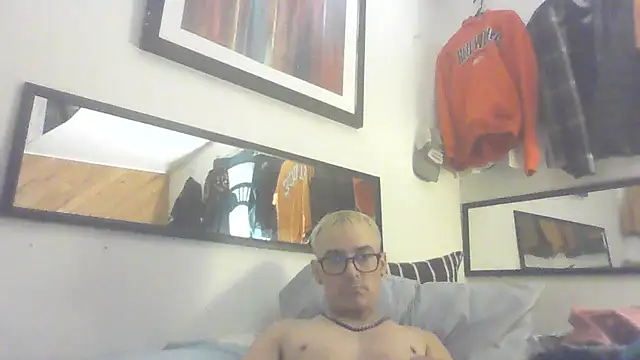 travboyhottie webcam