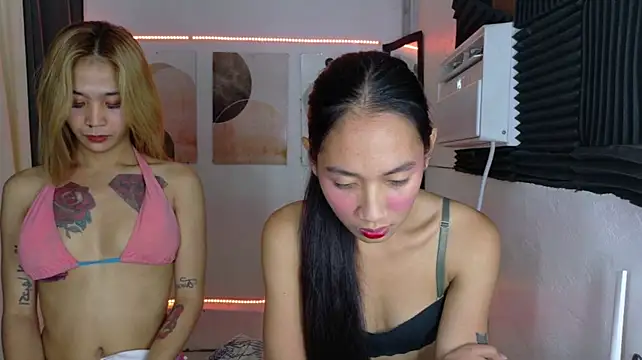 ScarletAndElysia webcam
