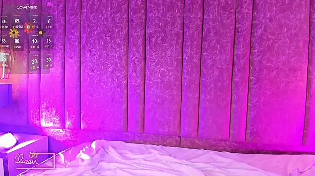 PeachMonroe webcam