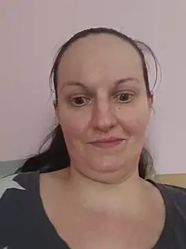 BustyLadyAlma webcam