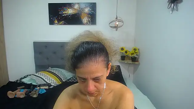 sasi_luna 😴 naked cam