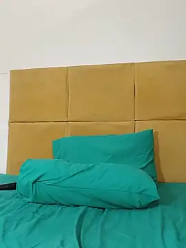 HugeTitisxx webcam