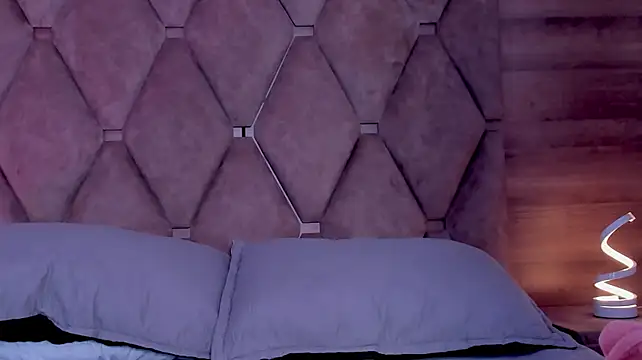 CarolineFyre webcam