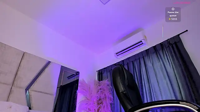 CarolineFyre webcam