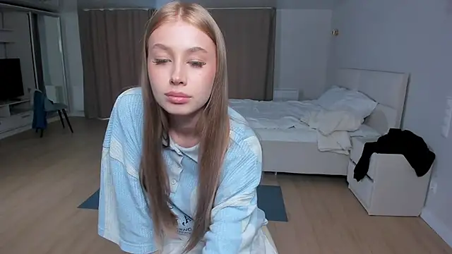 JunieAmert live cam preview