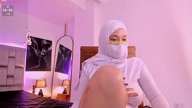 zuri_zayn webcam