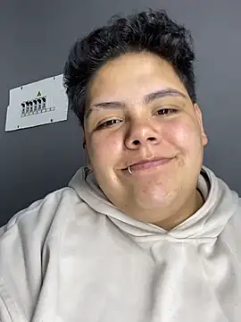 Hailey_Curvy webcam
