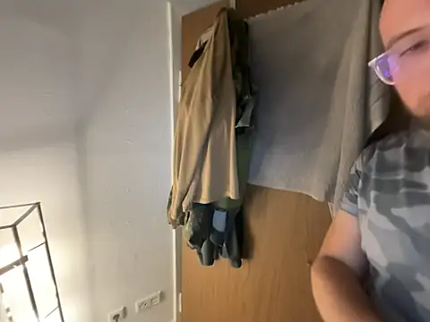 Nacktjunge30 webcam