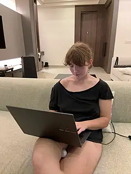 Sarahhh_xxx webcam