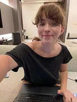 Sarahhh_xxx webcam