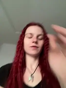 LeylaSquirtyBirty live cam on StripChat