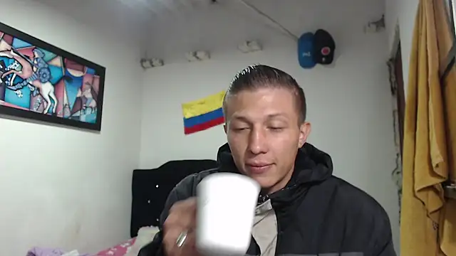 Stiiveen777 live sex cam