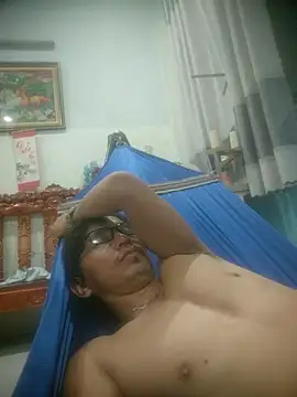 traiwe06 live cam on StripChat