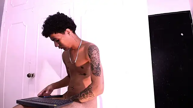 _Thiago12 live cam on StripChat