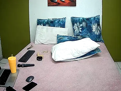 xxBoobiegalAss webcam