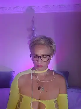 LunaBlaise live cam on StripChat