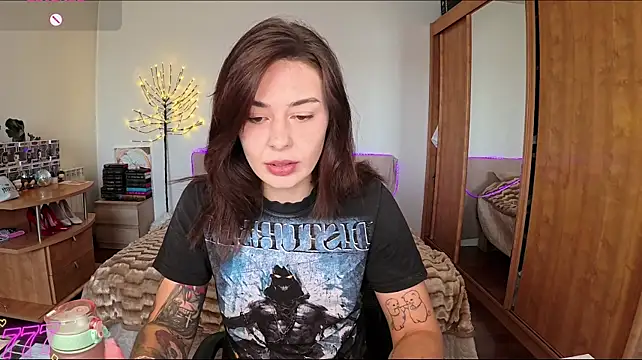 LilCamomile live cam preview
