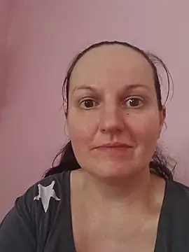 BustyLadyAlma webcam