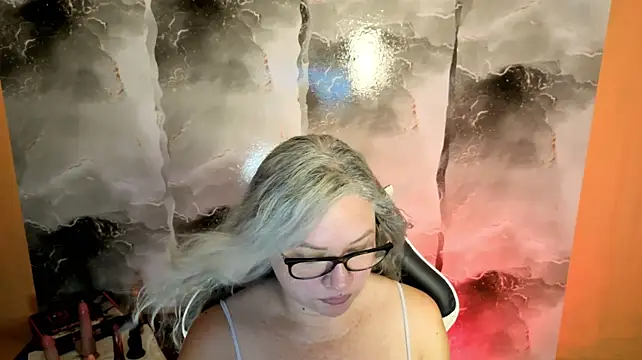 MarianL0ve live cam on StripChat