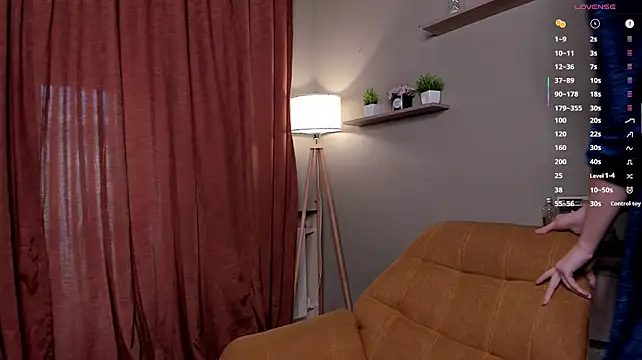 LeyaBloom live cam on StripChat