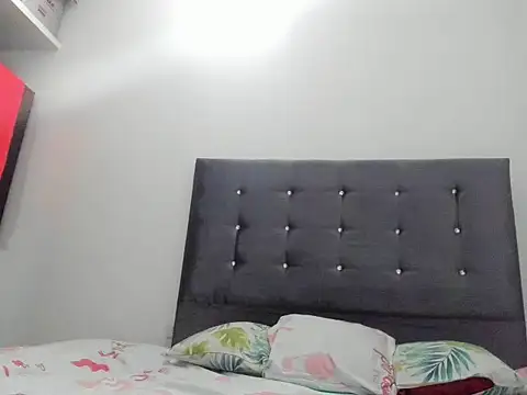 mila_luxx live cam on StripChat