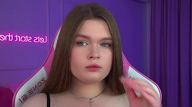 CrystalLyons webcam