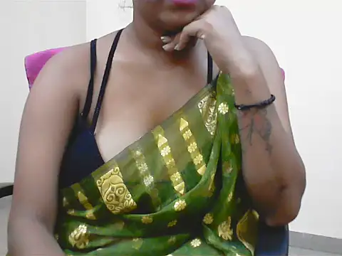 LovingPihu webcam