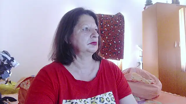 ExtasyMature live cam on StripChat