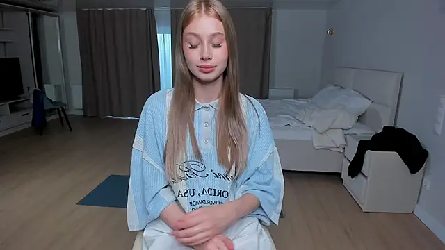JunieAmert webcam