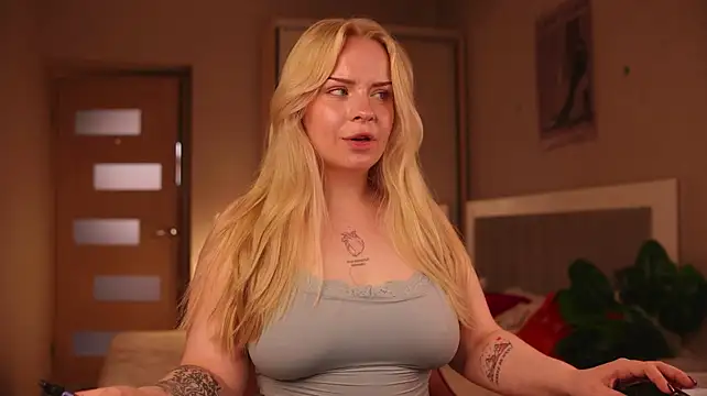 LisaLove3 webcam