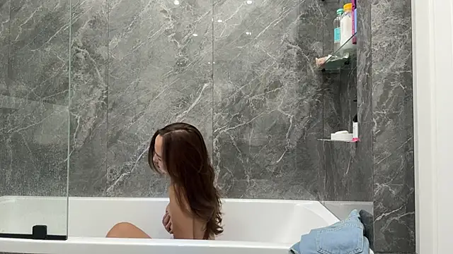 Naomi33 live sex cam