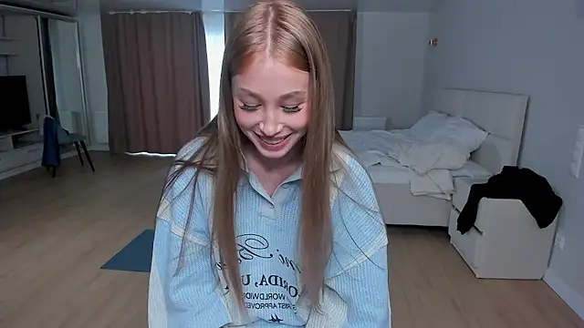 JunieAmert webcam