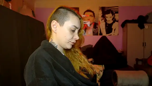 VioletFox26 live cam preview