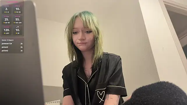 CrystalXross webcam
