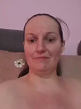 BustyLadyAlma webcam