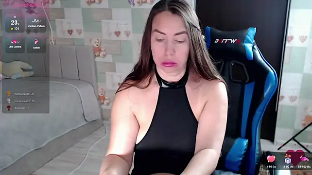Korolek12 live cam on StripChat